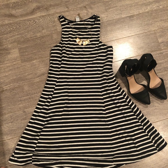 Old Navy, size m, black and white stripe. - Picture 1 of 3